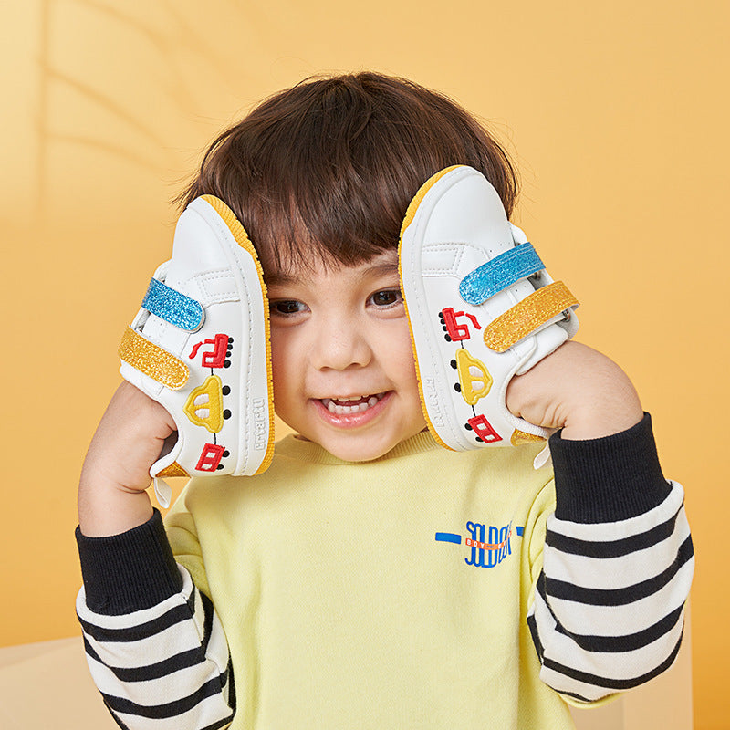New baby white shoes