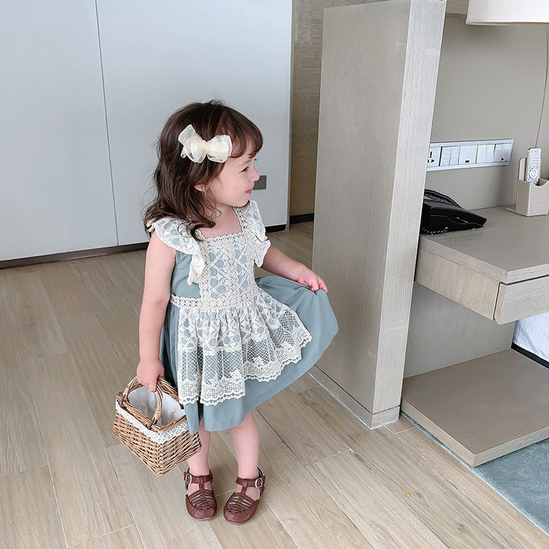 Girl's lace dress